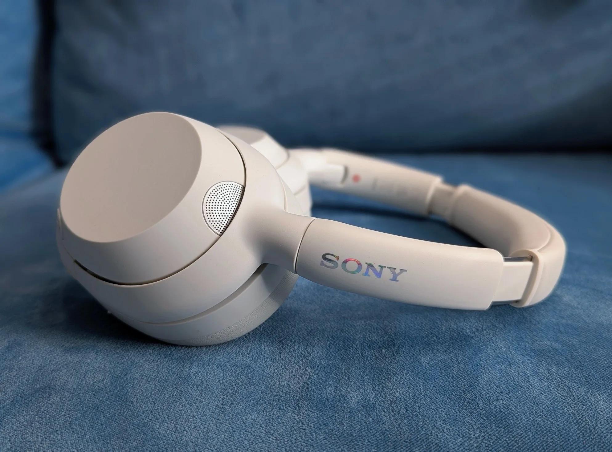 Nightclub always with you: review of Sony ULT Wear