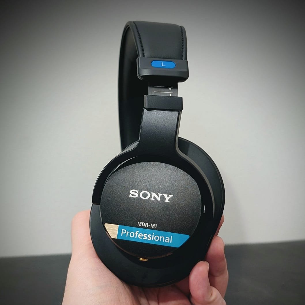 Sony MDR-M1 studio headphones under review - Headphone Corner