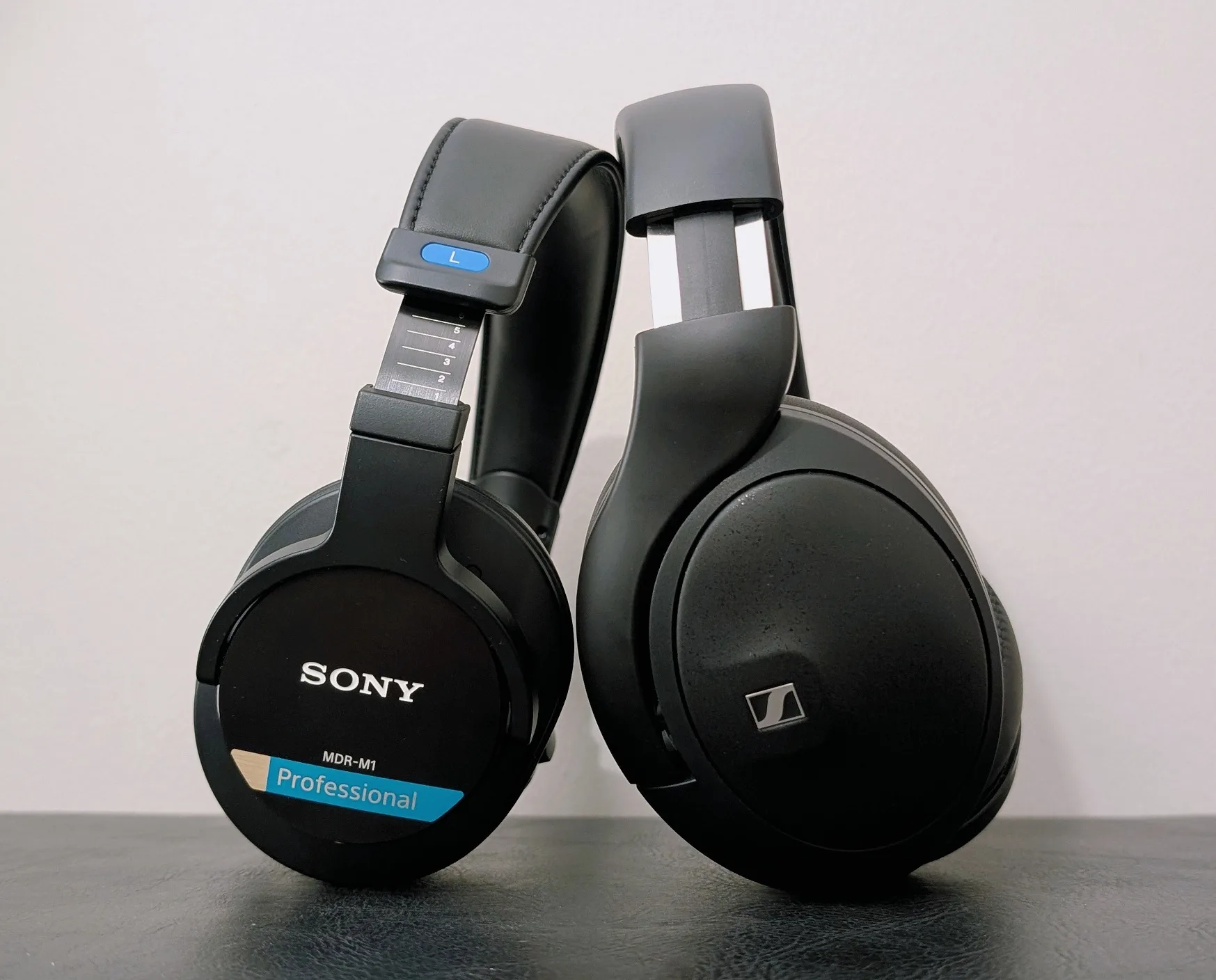 Sony MDR-M1 studio headphones under review - Headphone Corner