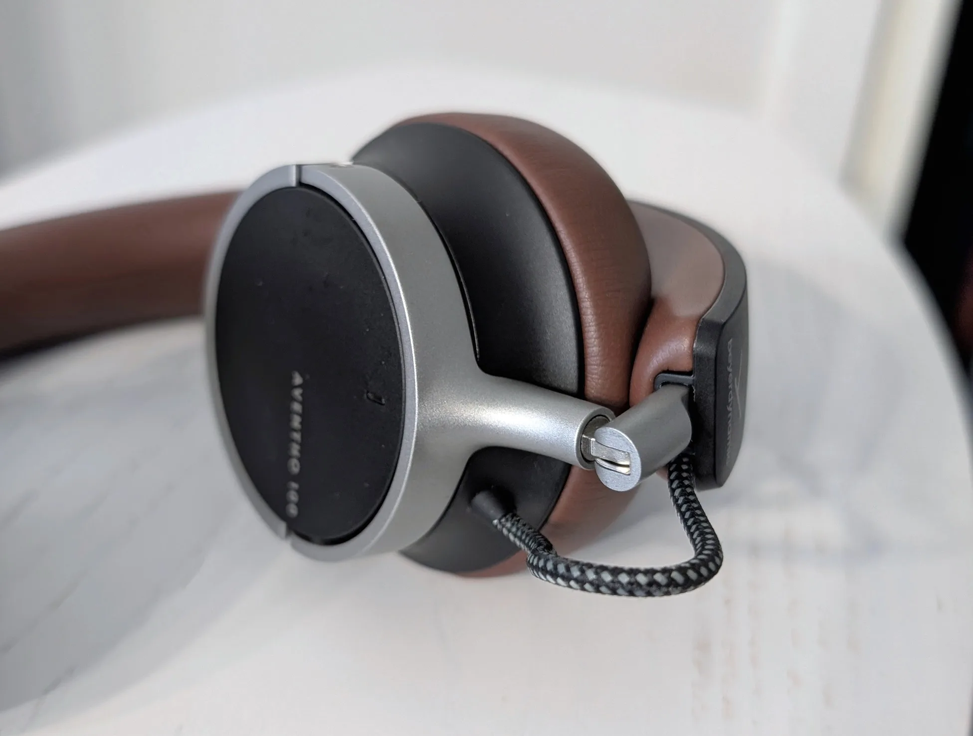 Beyerdynamic Aventho 100: Retro-inspired on-ear with noise
